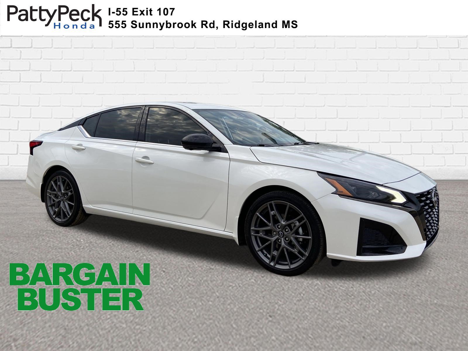 Used 2023 Pearl White Tricoat Nissan 2.0 SR image 1