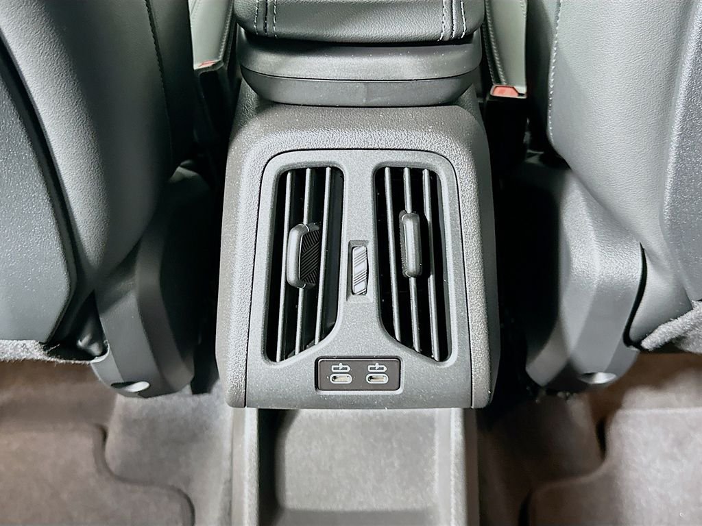Used 2026 Jet Black BMW xDrive28i image 18