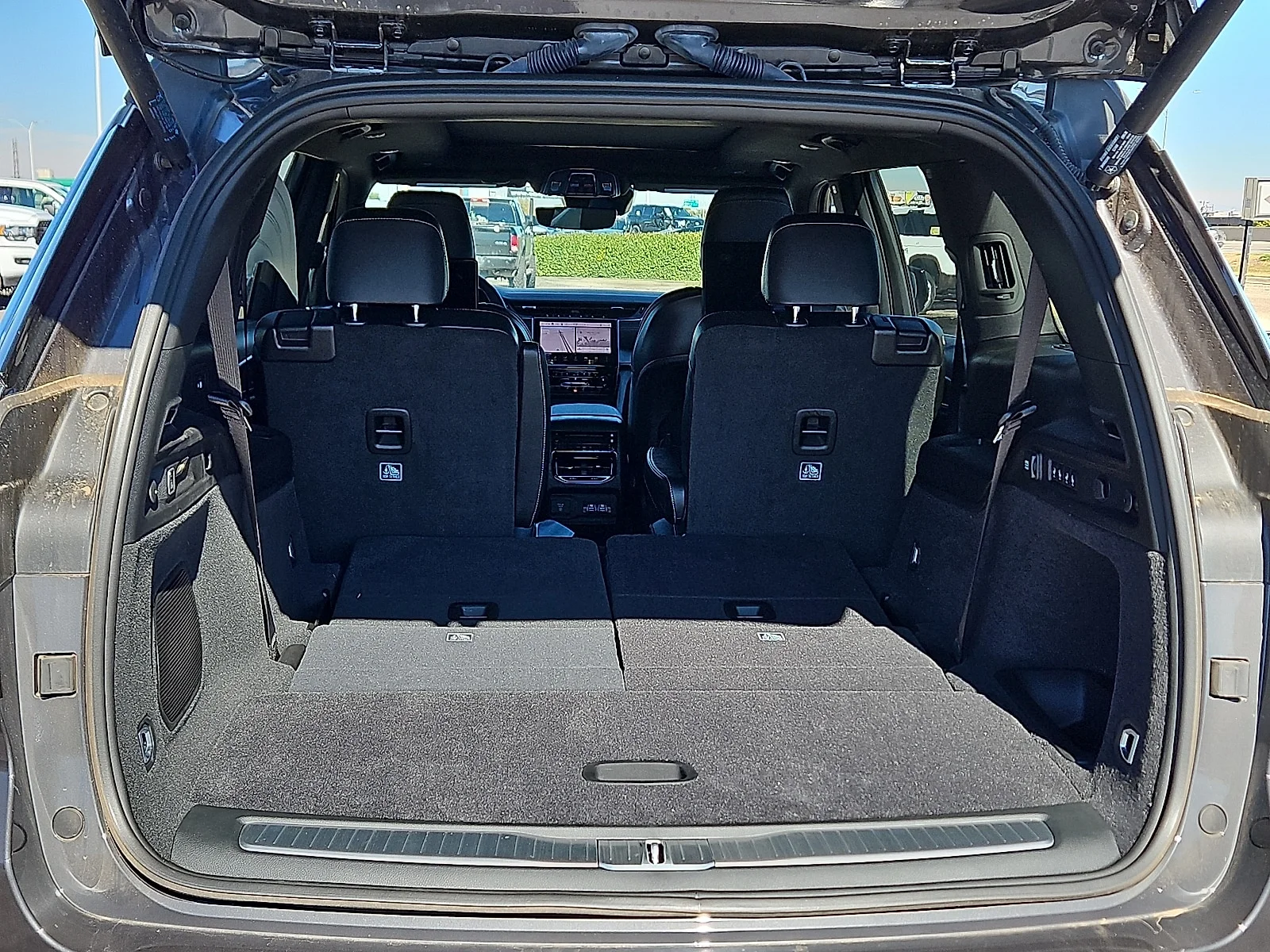 New 2025 Baltic Gray Jeep L OVERLAND 4X4 image 6