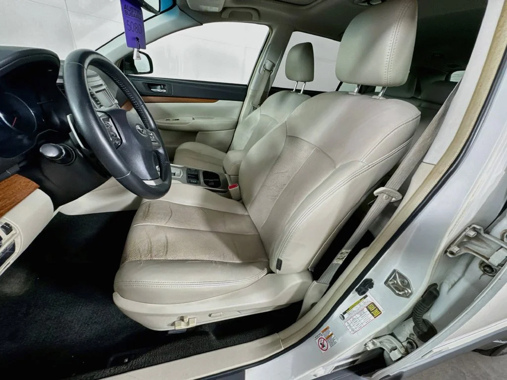 Used 2014 White Subaru 2.5i image 25