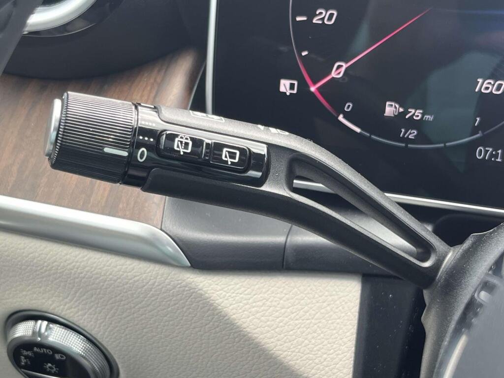 New 2026 Graphite Grey Metallic Mercedes-Benz GLC 300 image 35