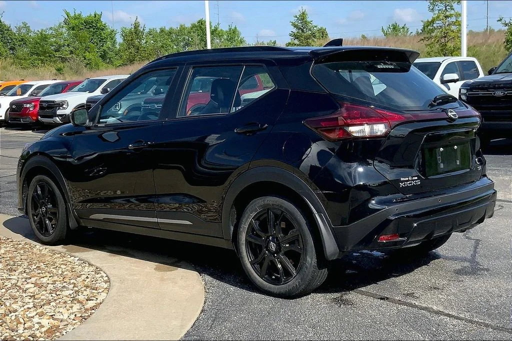 Used 2024 Nissan Kicks SR with VIN 3N1CP5DV8RL496776 for sale in Kansas City