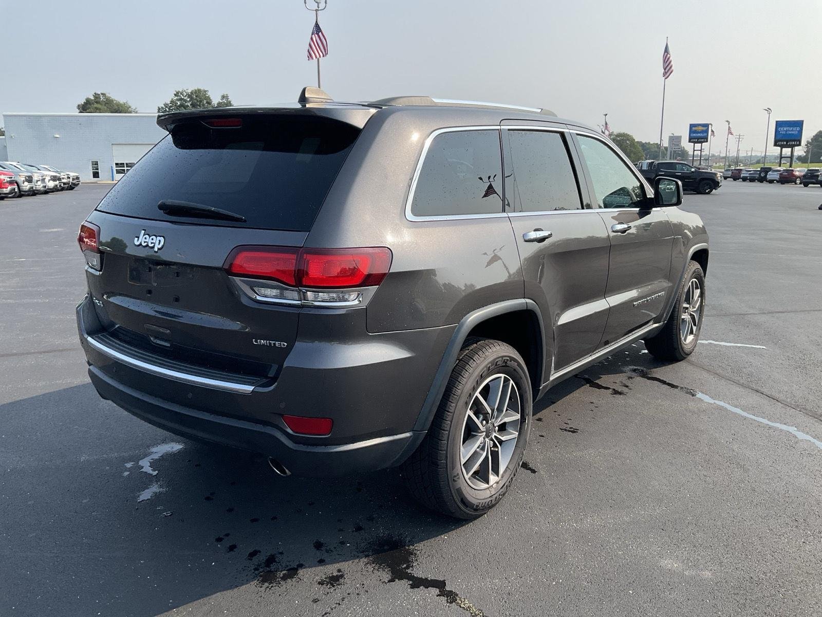 Used 2020 Diamond Black Crystal Pearlcoat Jeep Limited image 30