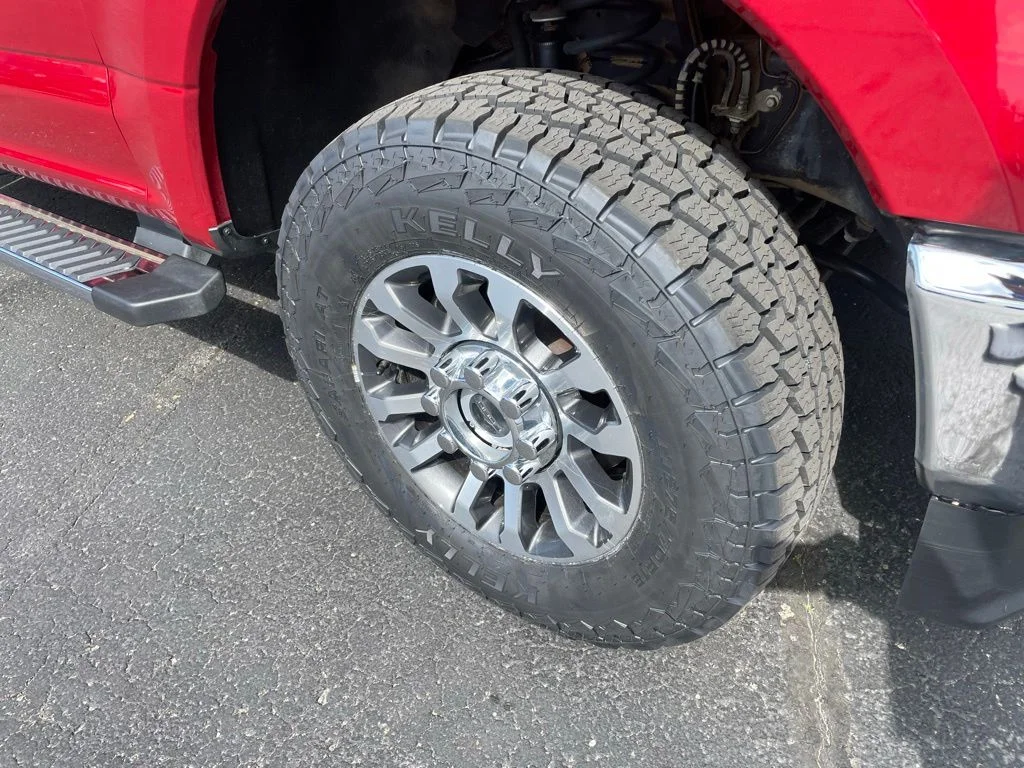 Used 2022 Red Metallic Ford Lariat image 3