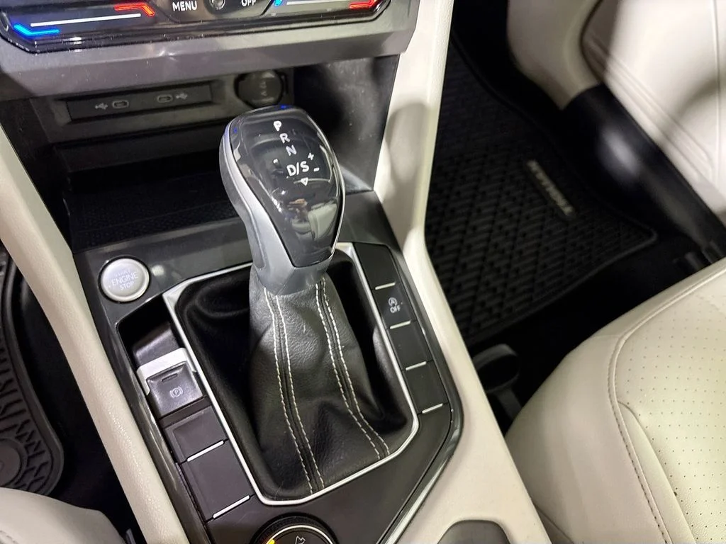 Used 2022 Blue Volkswagen 2.0T SE image 17