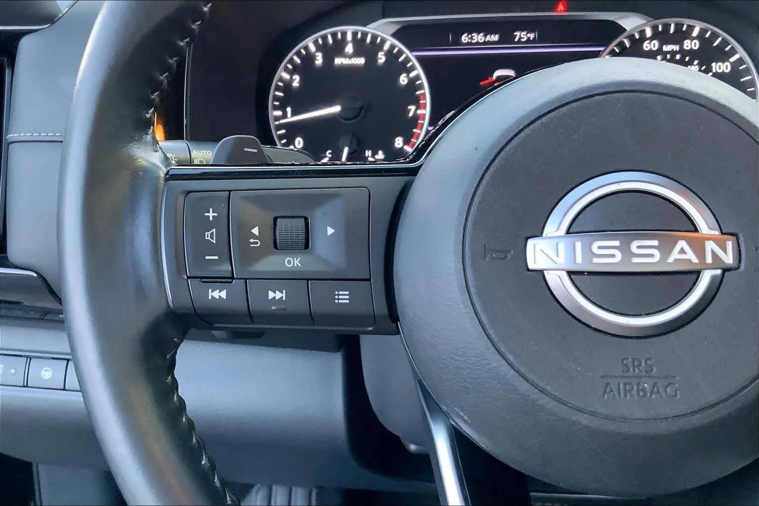 Used 2022 Super Black Nissan SV image 21