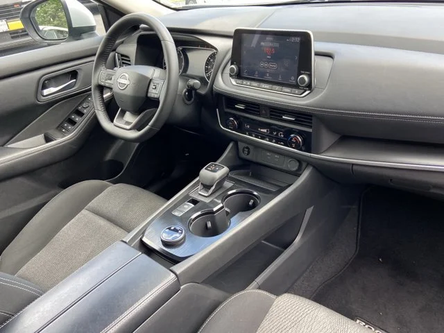 2025 Nissan Rogue SV - Photo 25