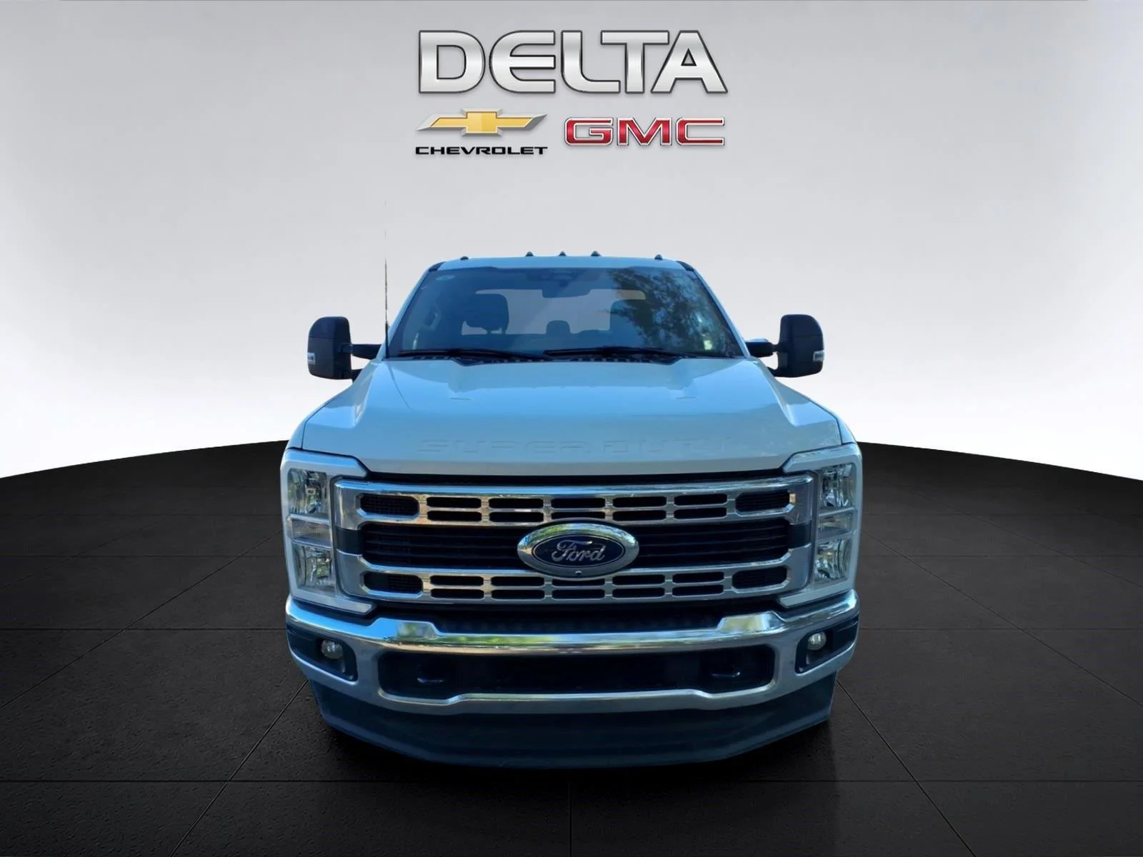 Used 2024  Ford XL image 8