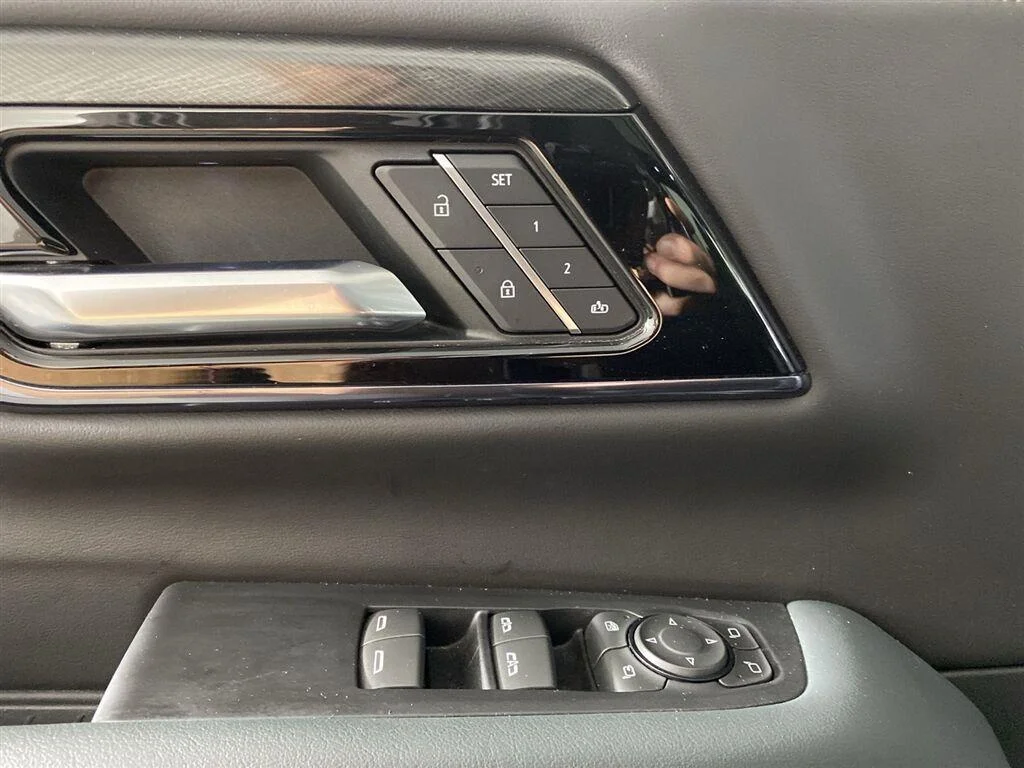 Used 2025 Onyx Black GMC AT4 image 15