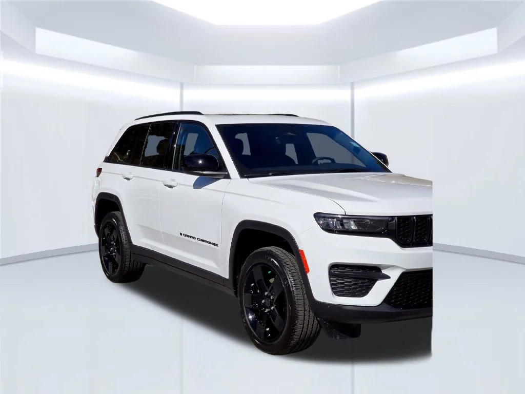 New 2027 White/off-white Jeep Laredo X image 39