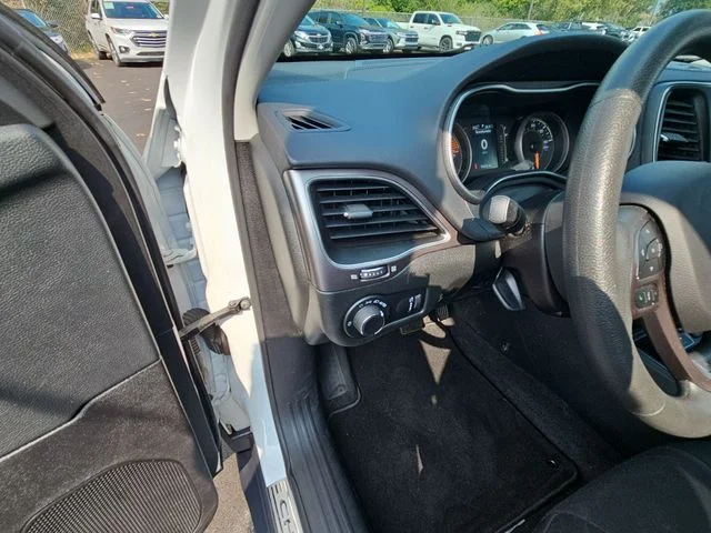 Used 2021 White Jeep Latitude image 37