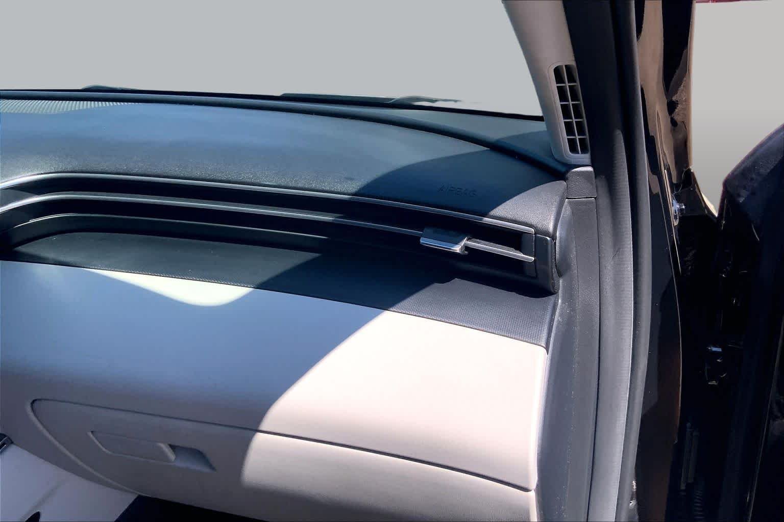 Certified Used 2022 Phantom Black Hyundai SEL image 19