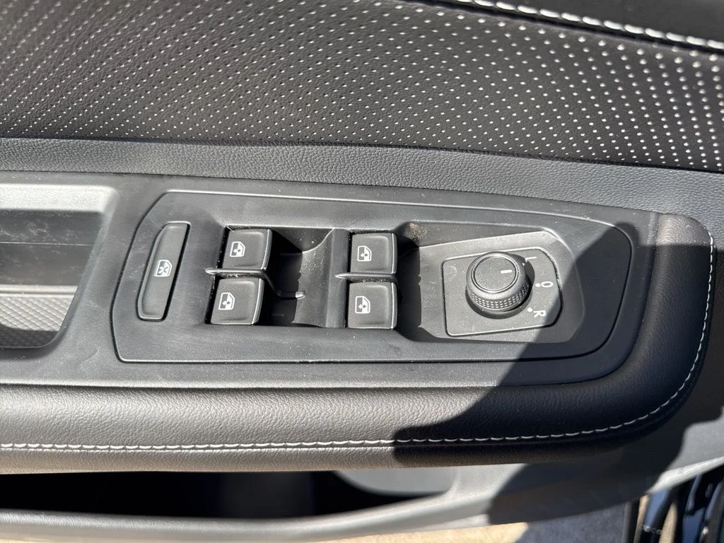 New 2026 Black Volkswagen 2.0T SE image 18