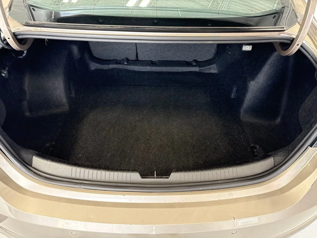Used 2024 Gray Chevrolet LT image 9