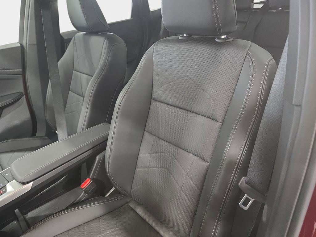 Used 2026 Vegas Red Metallic BMW xDrive28i image 20