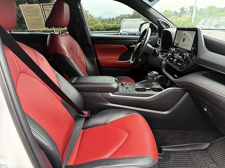 Used 2023 Wind Chill Pearl Toyota XSE image 6