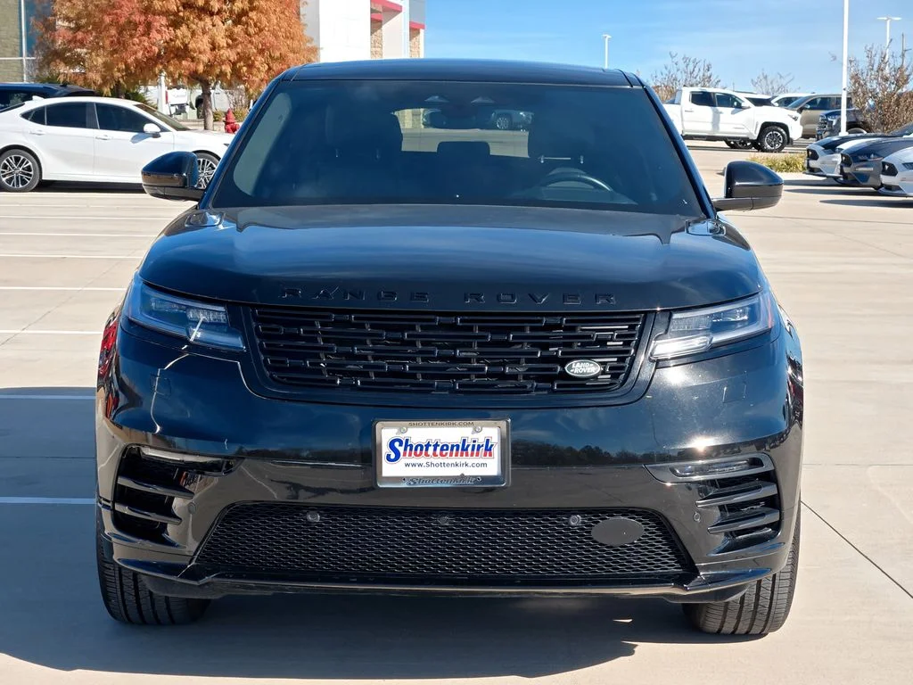 Used 2025  Land Rover Dynamic SE image 8