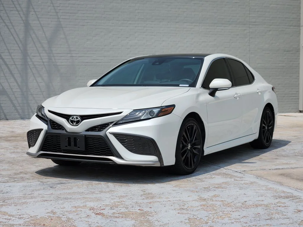 Used 2022 Wind Chill Pearl Toyota XSE image 4