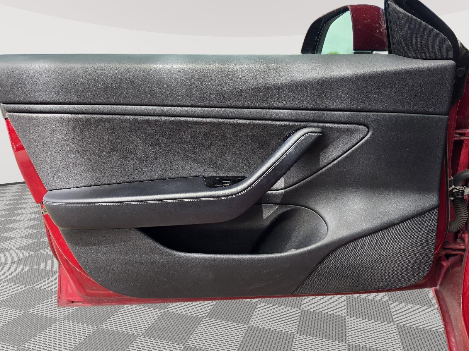 Used 2018  Tesla Long Range Battery image 13