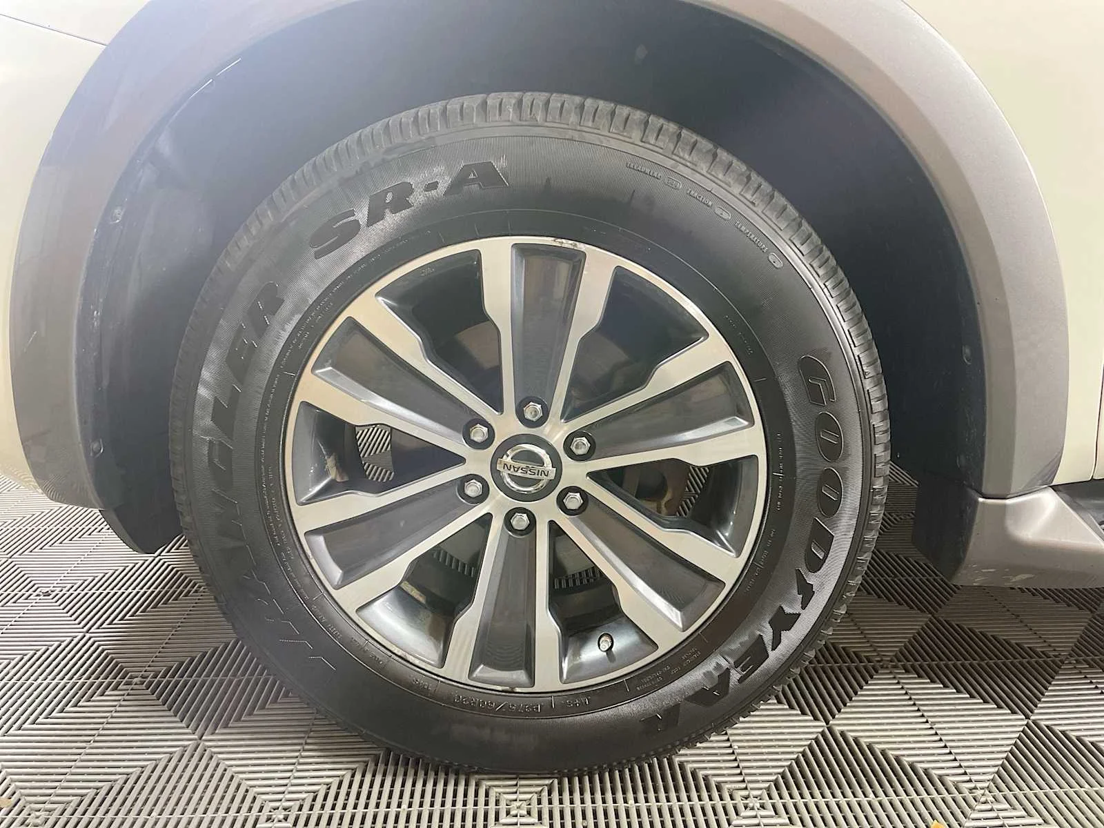 Used 2019 Pearl White Tricoat Nissan SL image 32