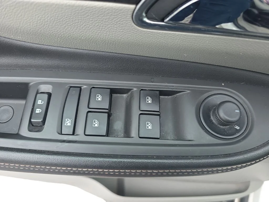 Used 2015 White Pearl Tricoat Buick Base image 21