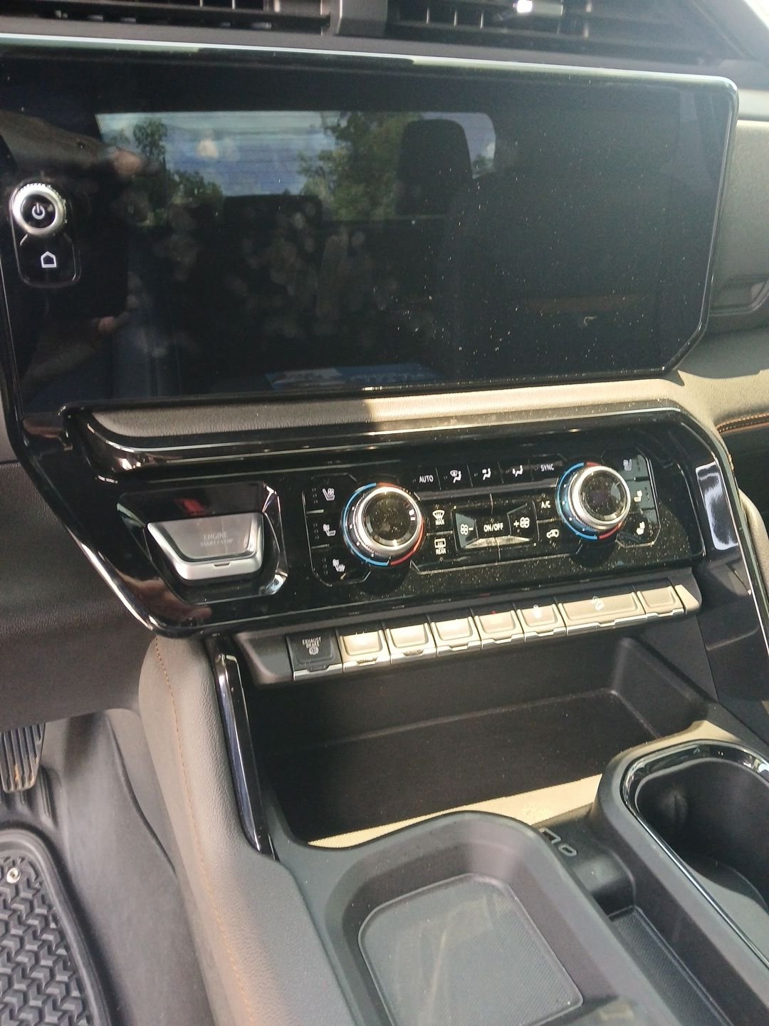 Used 2025 Summit White GMC AT4 image 16