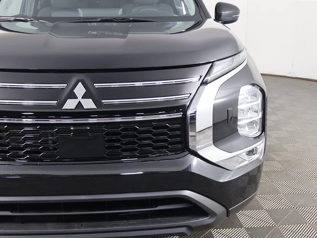 New 2026 Black Mitsubishi ES image 15