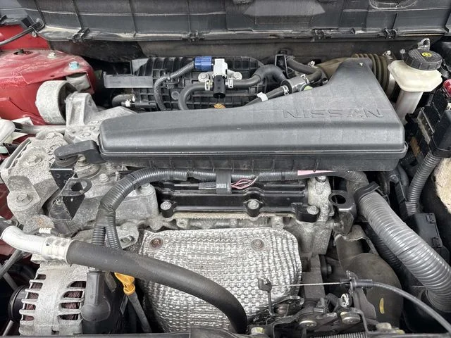 Used 2015 Red Nissan SL image 10