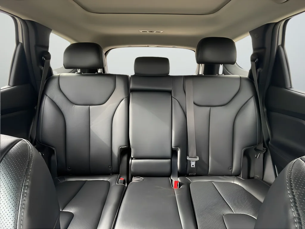 Used 2023 Silver Hyundai SEL image 42