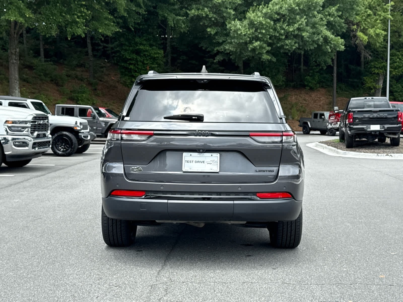 Used 2023 Baltic Gray Metallic Clearcoat Jeep Limited image 4