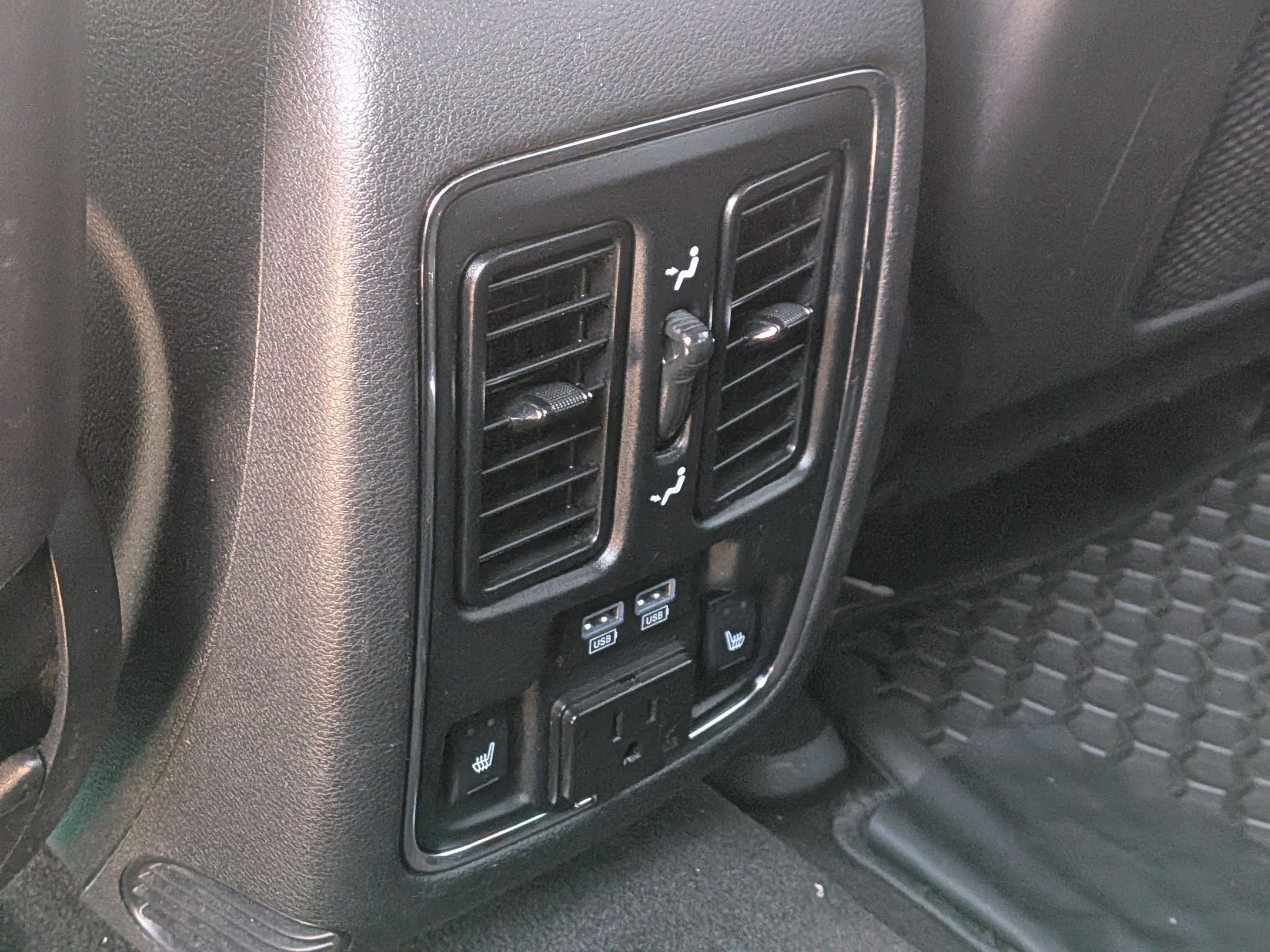 Used 2015 Bright White Clearcoat Jeep Overland image 28