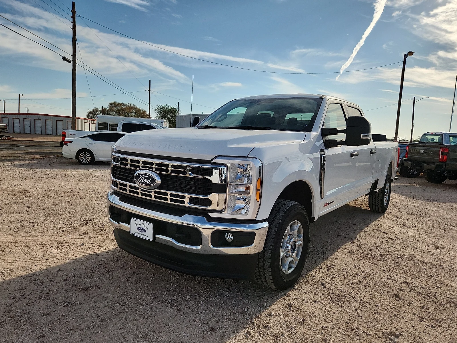 New 2027 Oxford White Ford XLT image 3