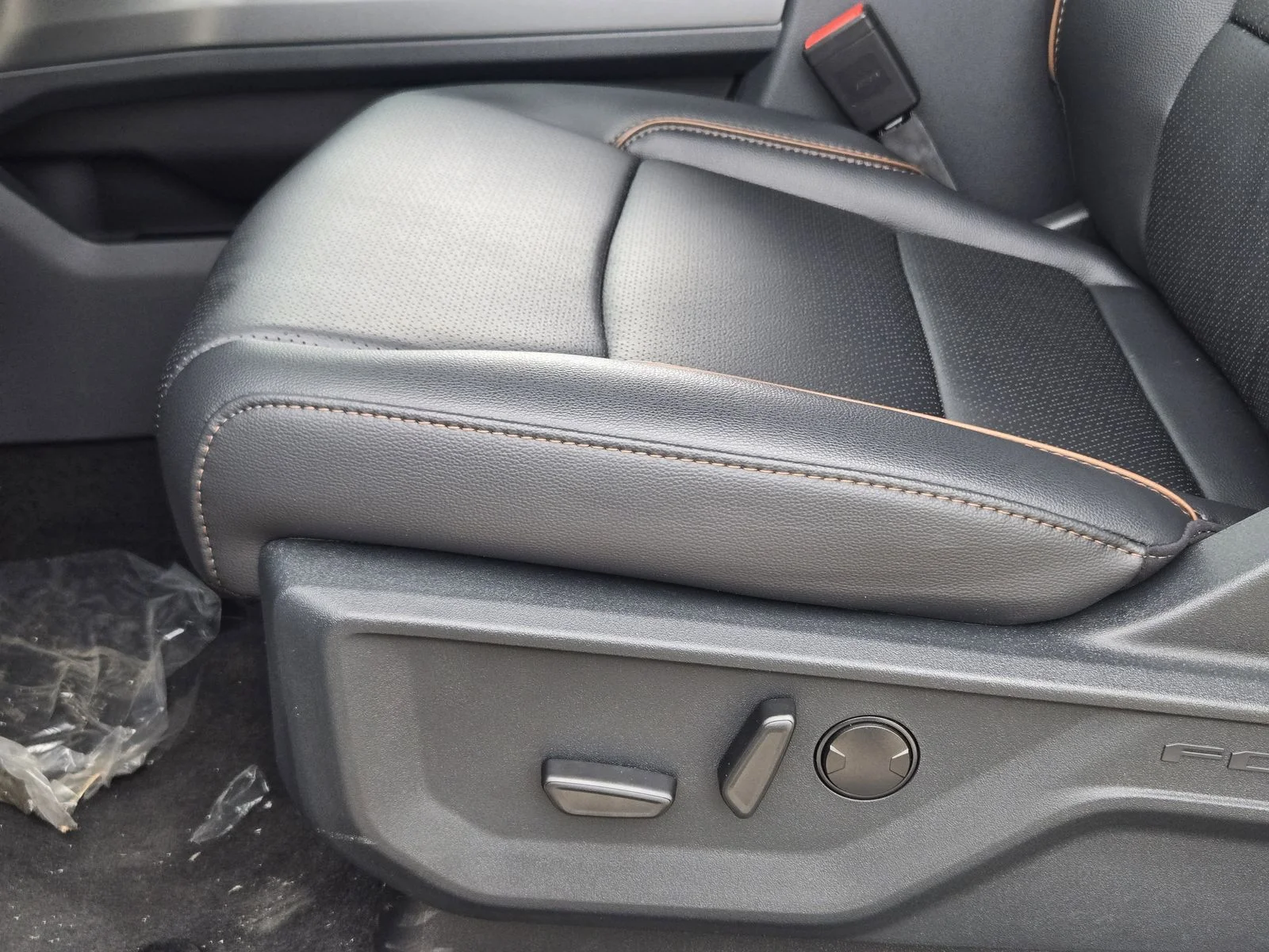 New 2026 Star White Metallic Tri-Coat Ford F-250® Lariat® image 16