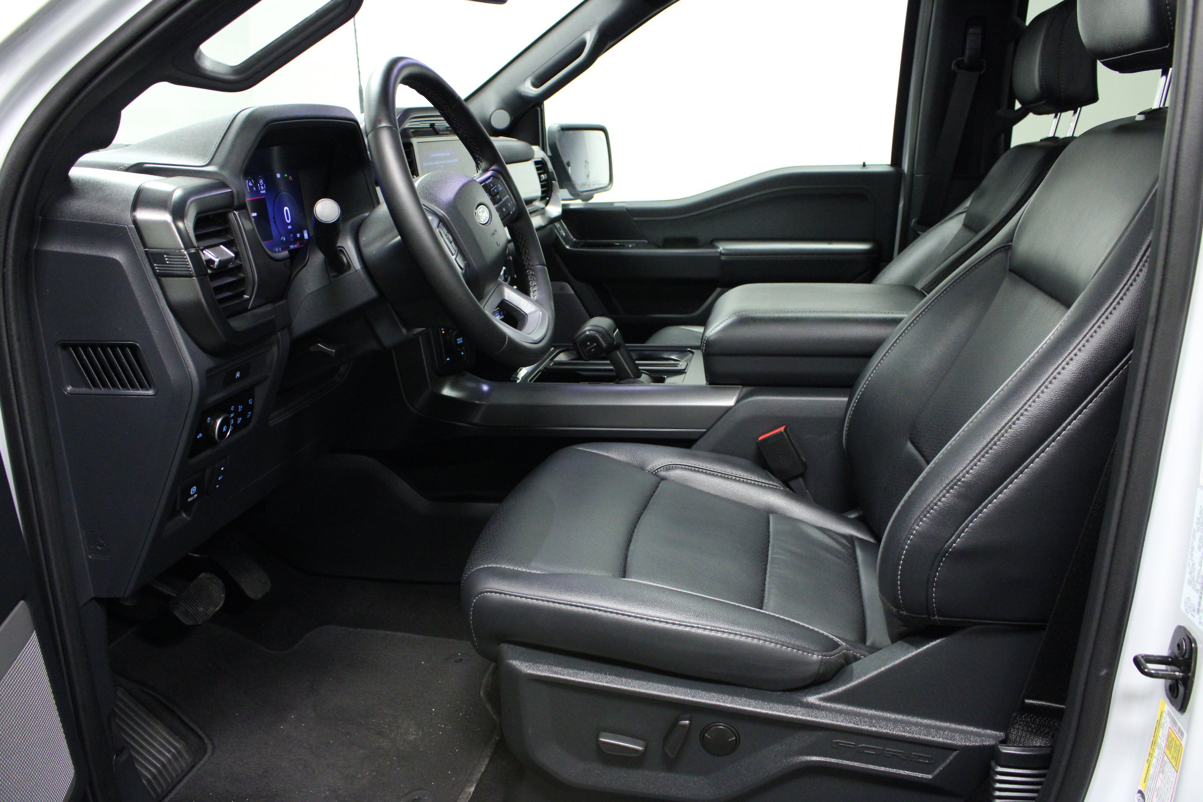 Used 2025 Space White Metallic Ford LARIAT image 17