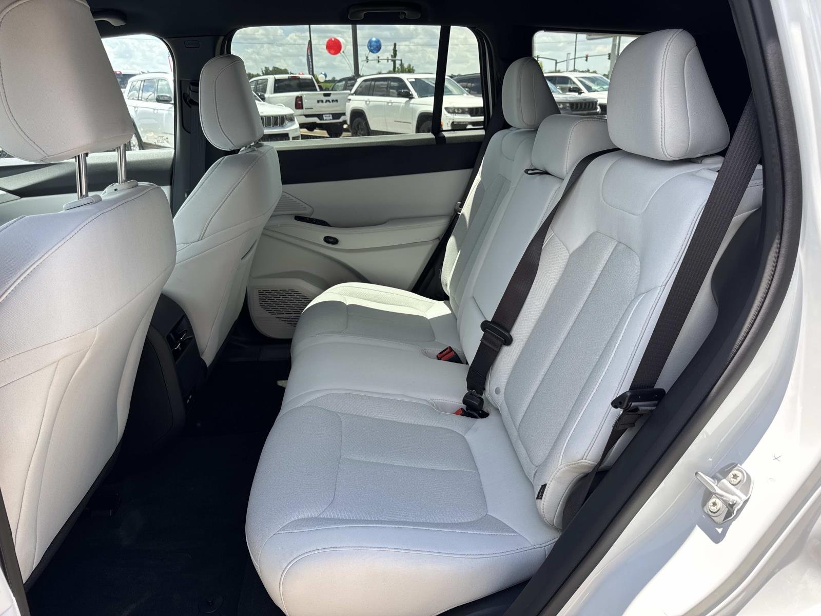 New 2026 Bright White Clear-Coat Exterior Paint Jeep Laredo image 7