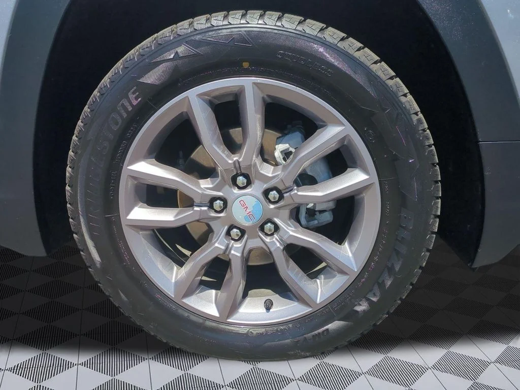 Used 2023 Sterling Metallic GMC SLT image 30