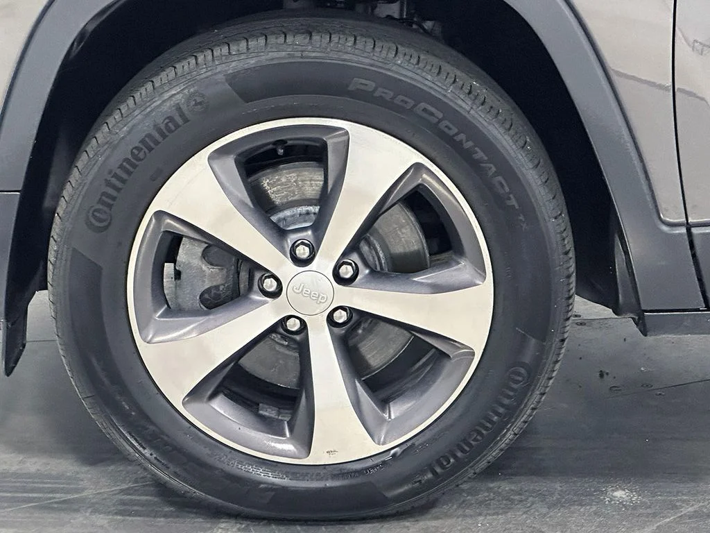 Used 2020 Gray Jeep Limited image 17