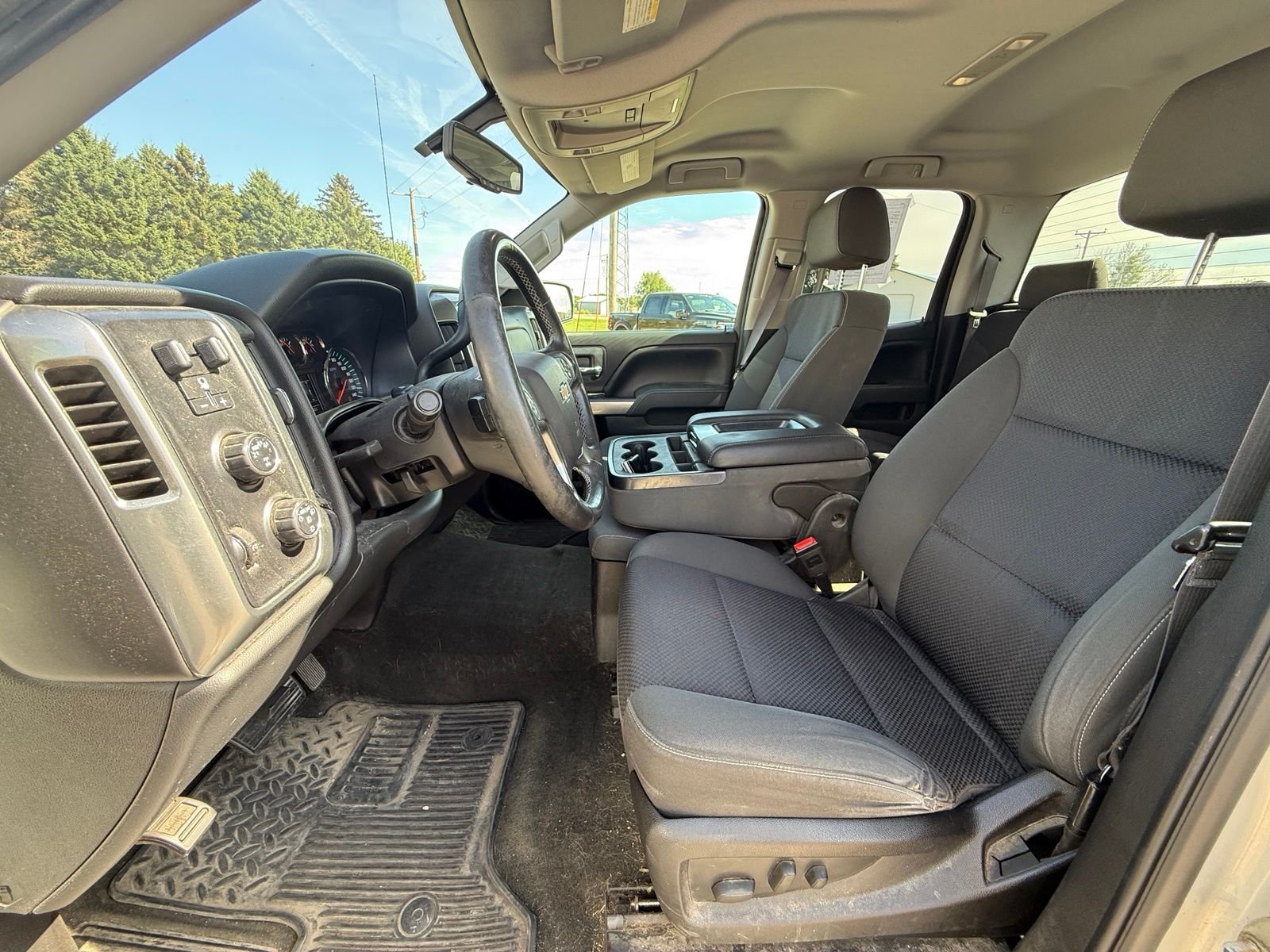 Used 2017 Silver Ice Metallic Chevrolet LT image 6