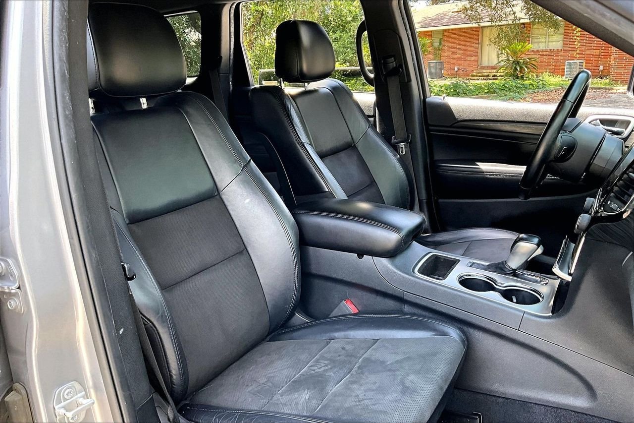 Used 2019 Silver Jeep Altitude image 28