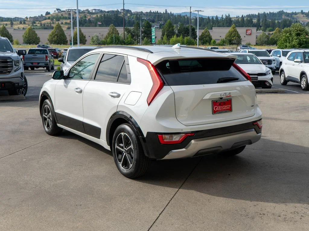 New 2026 Snow White Pearl Kia SX image 5