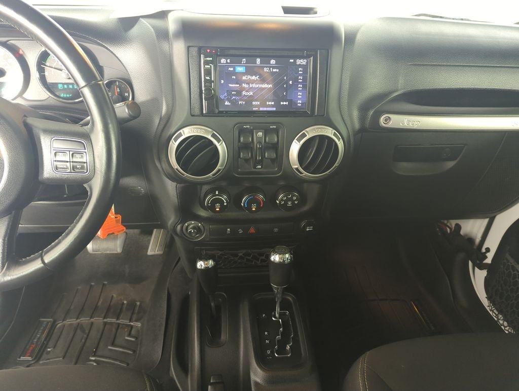 Used 2018 White Jeep Unlimited Sahara image 23