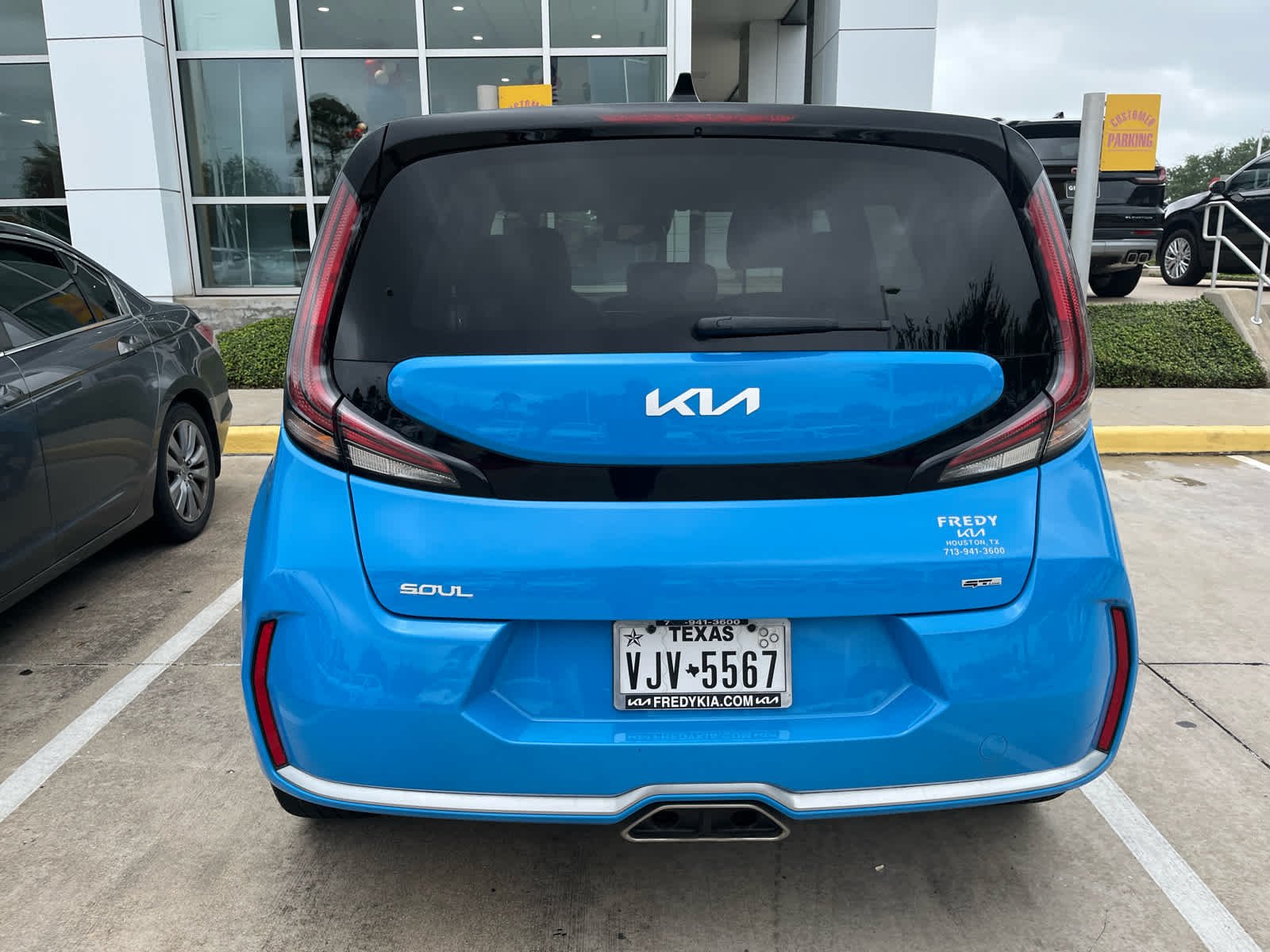 Used 2024 Surf Blue w/Black Roof Kia GT-Line image 8