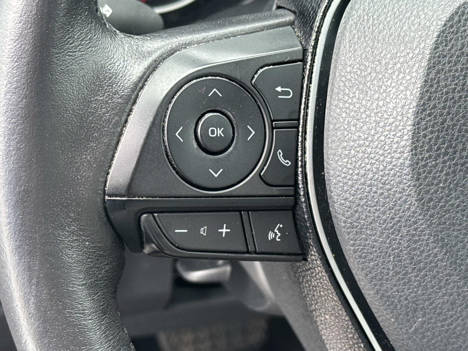 Used 2021 Lunar Rock Toyota XLE Premium image 23