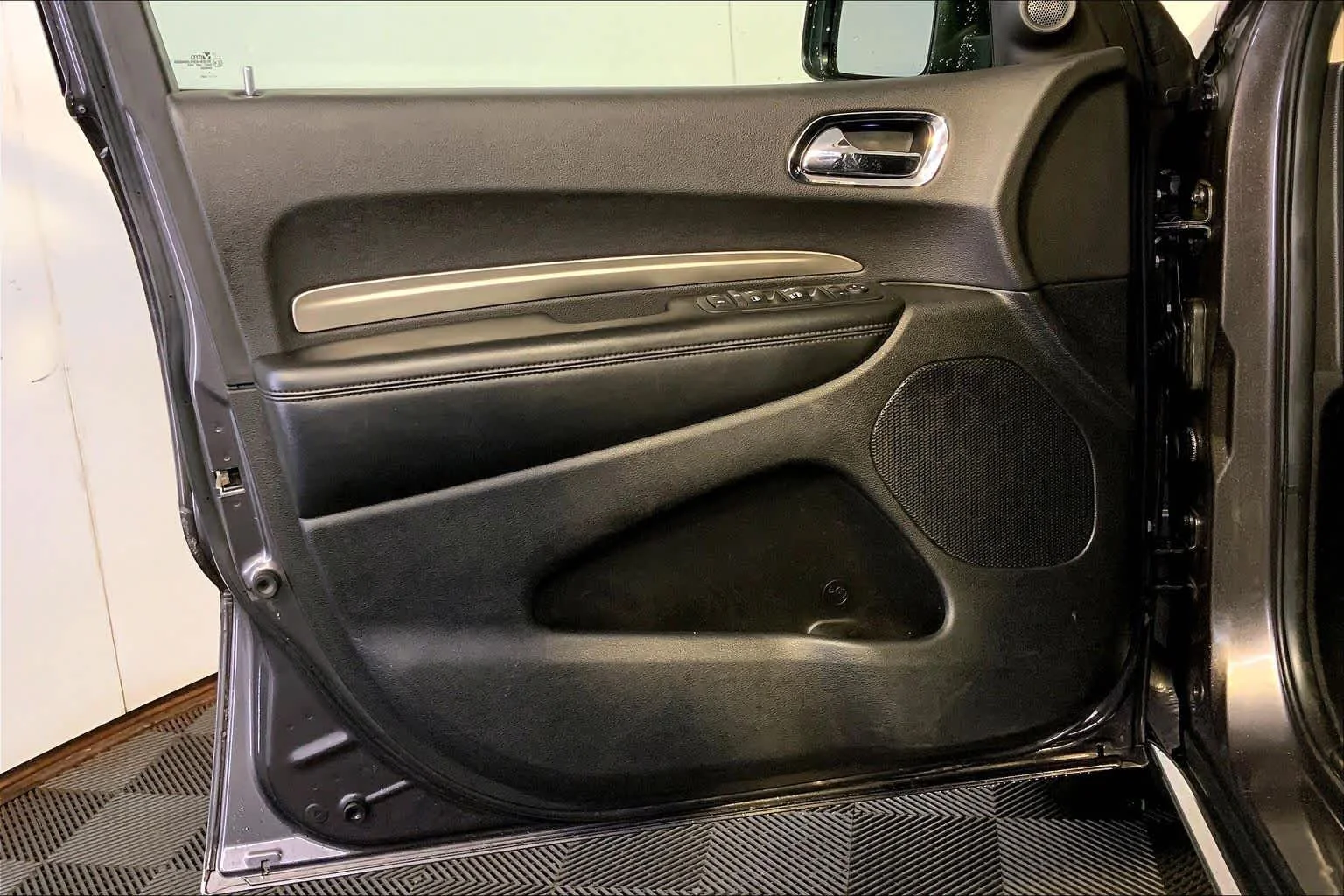 Used 2015 Granite Crystal Metallic Clearcoat Dodge SXT image 22