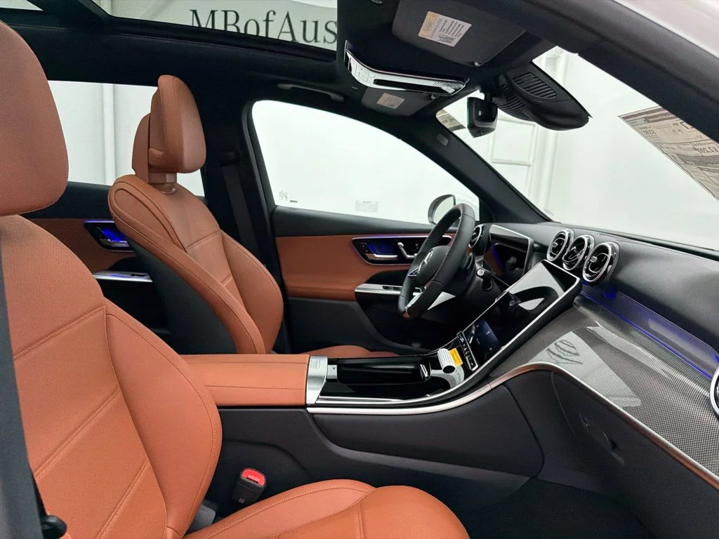 New 2027 White Mercedes-Benz GLC 300 image 29
