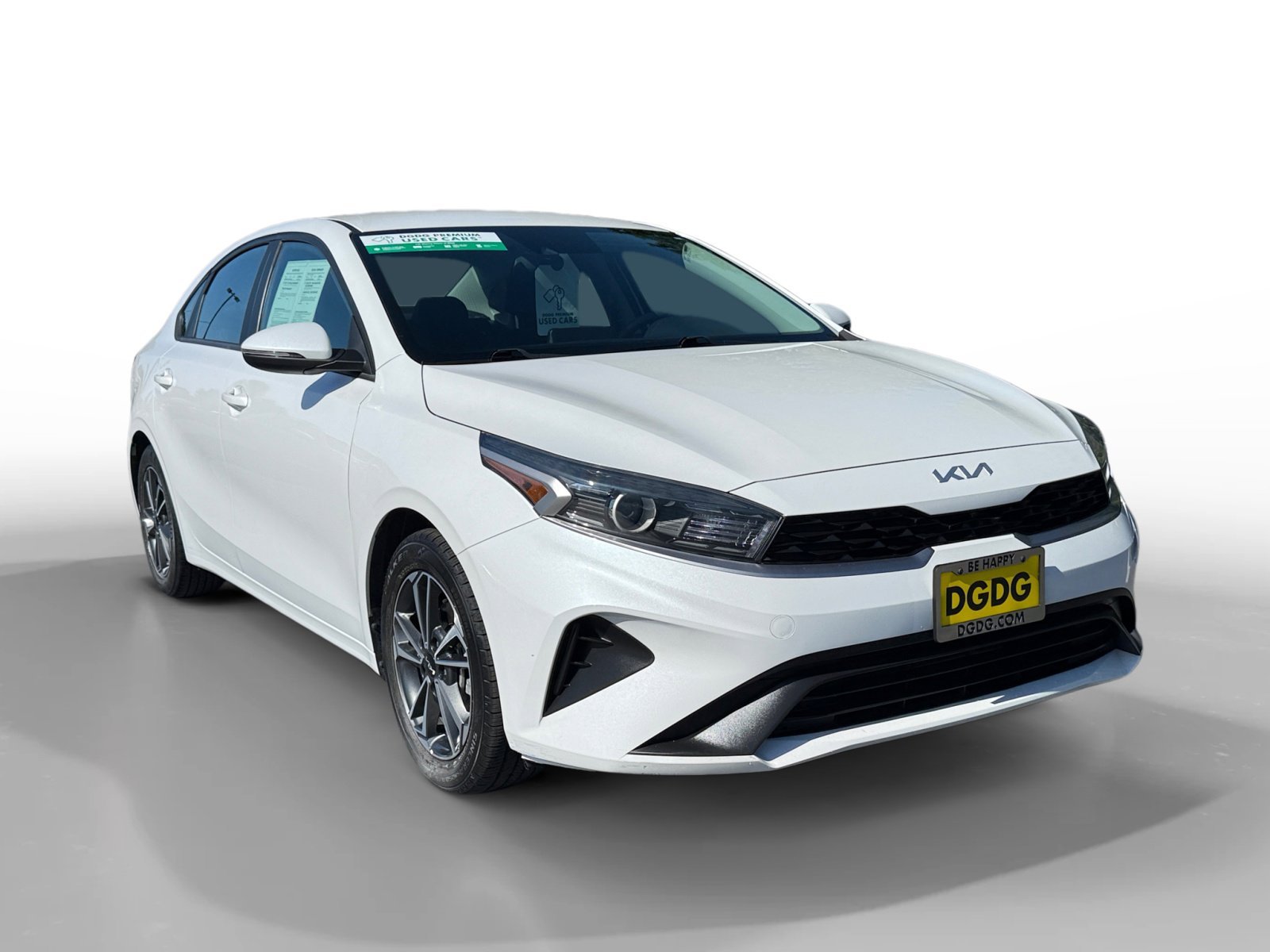 Used 2022 Snow White Pearl Kia LXS image 7