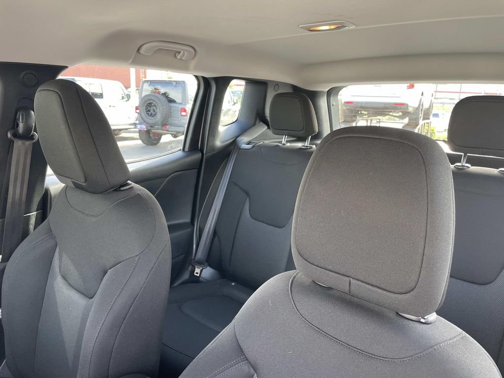 Used 2022 White Jeep Sport image 27
