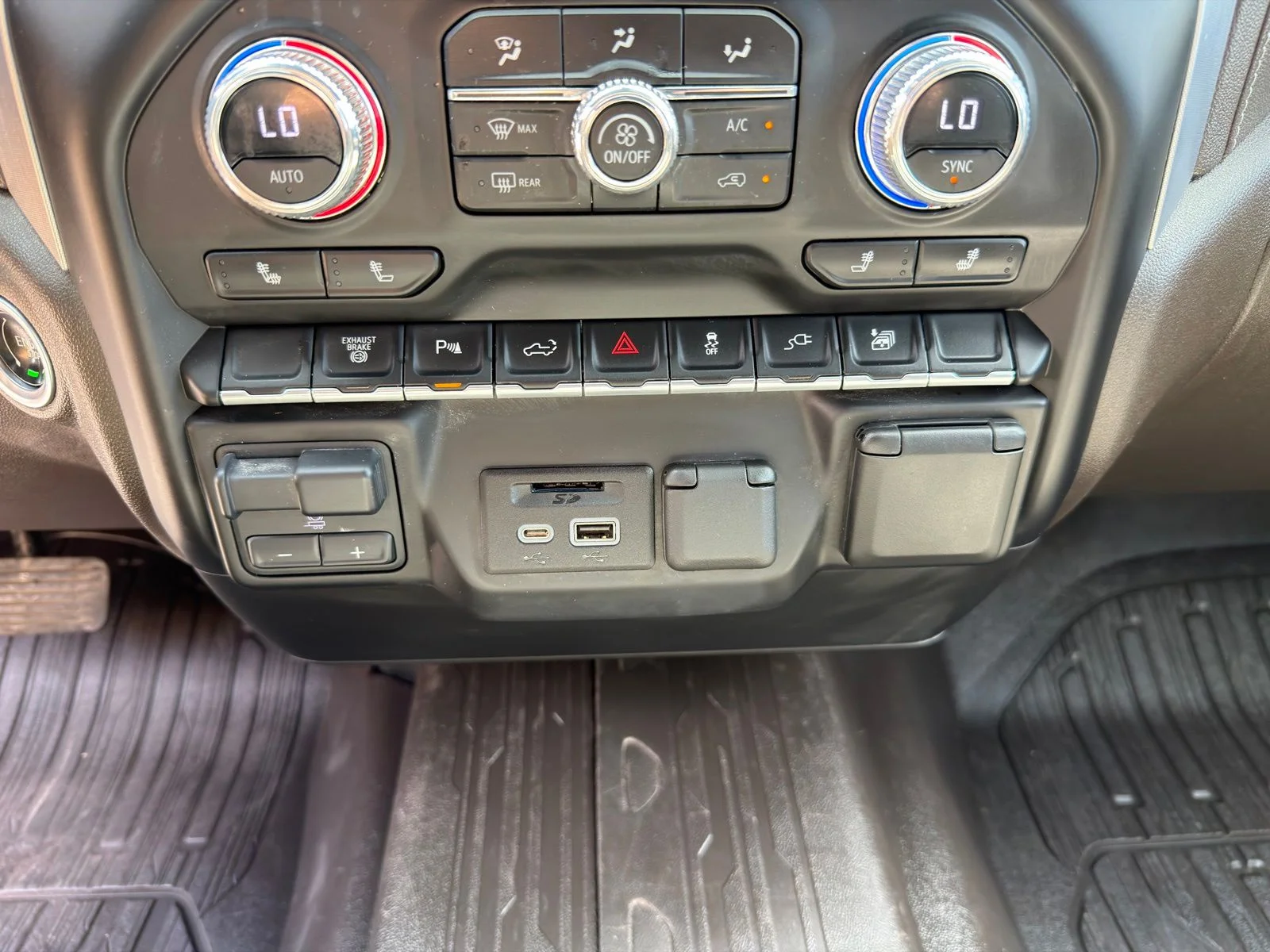 Used 2023 White GMC SLT image 24