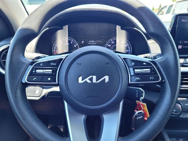 Used 2023 White Kia LXS image 25