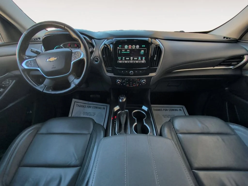 Used 2019 IRIDESCENT PEARL TRICOAT Chevrolet LT Leather image 10